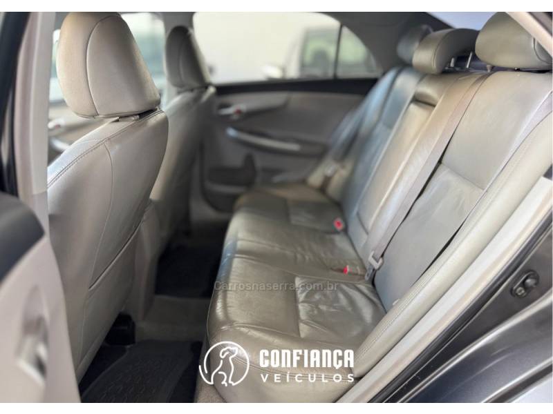 TOYOTA - COROLLA - 2011/2012 - Cinza - R$ 64.900,00