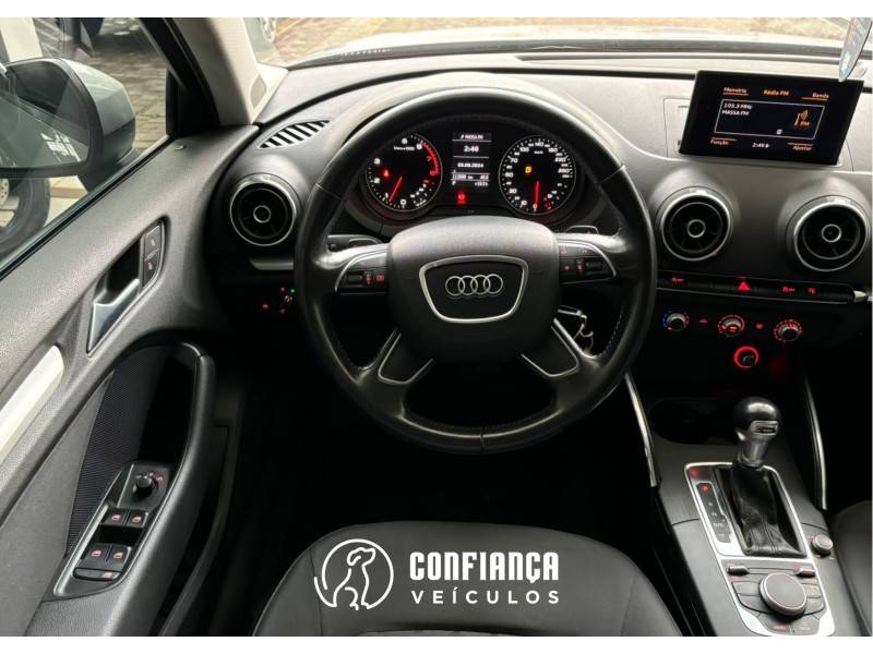 AUDI - A3 - 2014/2014 - Prata - R$ 71.900,00