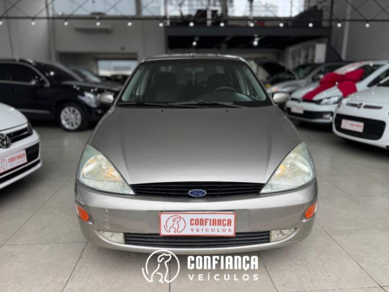 FORD - FOCUS - 2003/2003 - Prata - R$ 18.900,00
