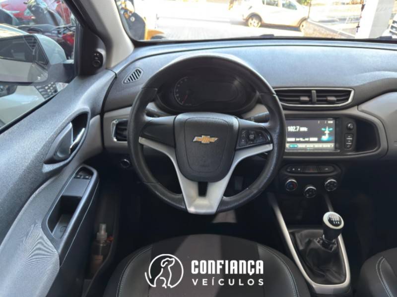 CHEVROLET - ONIX - 2018/2019 - Prata - R$ 62.900,00