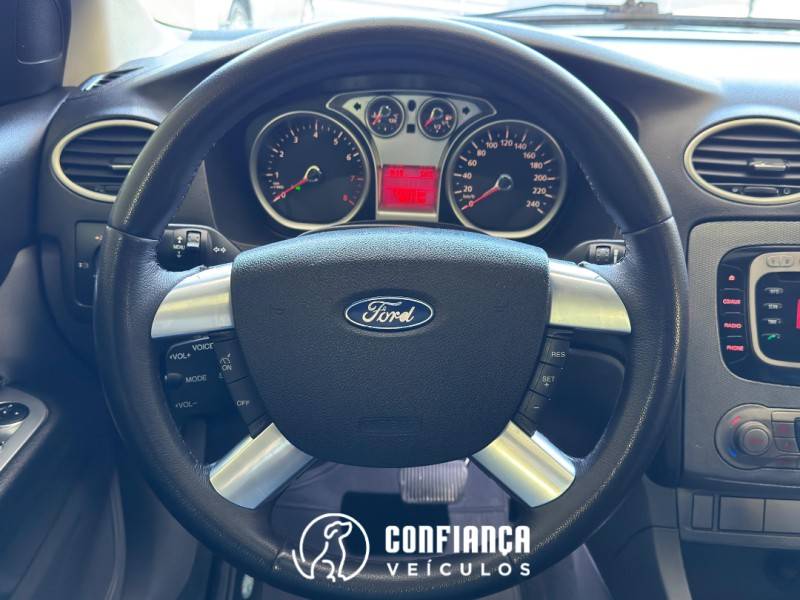 FORD - FOCUS - 2009/2009 - Prata - R$ 38.900,00