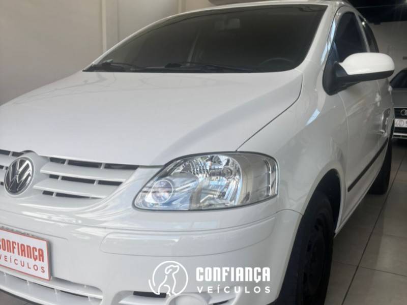 VOLKSWAGEN - FOX - 2006/2007 - Branca - R$ 21.900,00