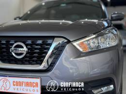 NISSAN - KICKS - 2016/2017 - Cinza - R$ 83.900,00
