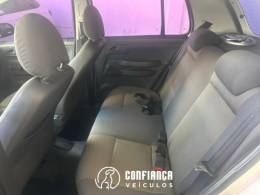 VOLKSWAGEN - FOX - 2006/2007 - Branca - R$ 21.900,00