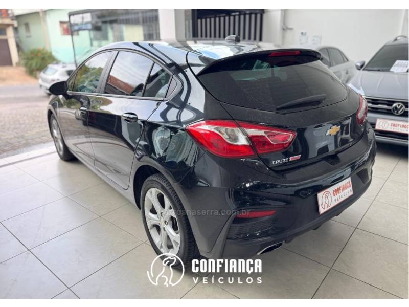 CHEVROLET - CRUZE - 2018/2019 - Preta - R$ 88.900,00