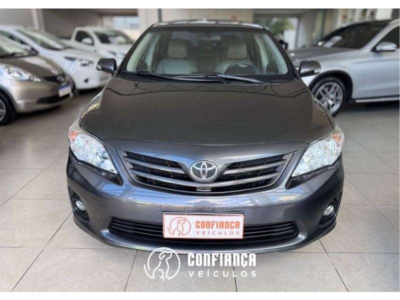 TOYOTA - COROLLA - 2011/2012 - Cinza - R$ 64.900,00