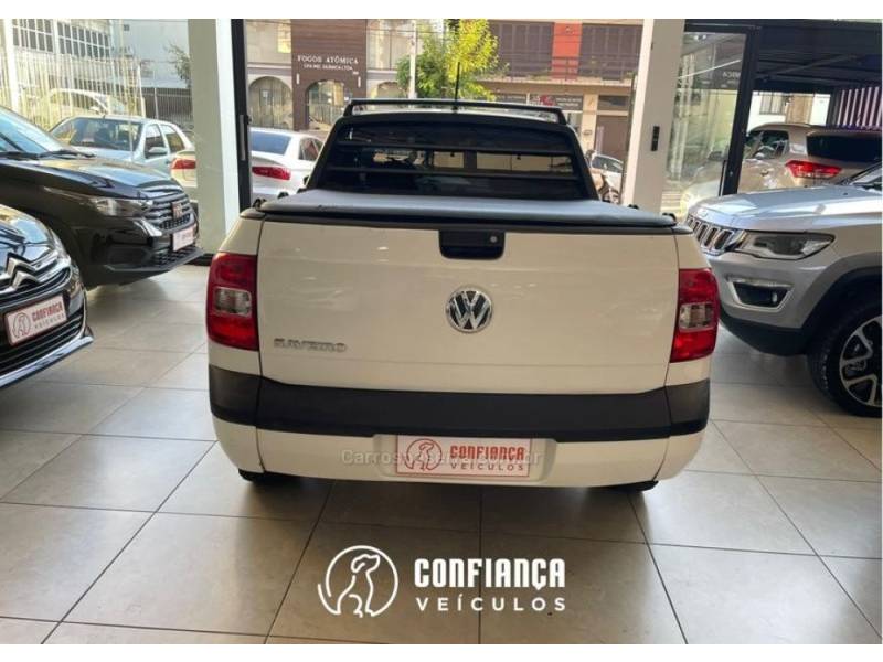 VOLKSWAGEN - SAVEIRO - 2010/2011 - Branca - R$ 37.900,00