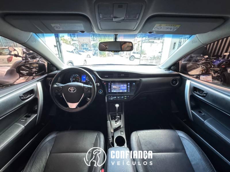TOYOTA - COROLLA - 2018/2019 - Branca - R$ 108.900,00