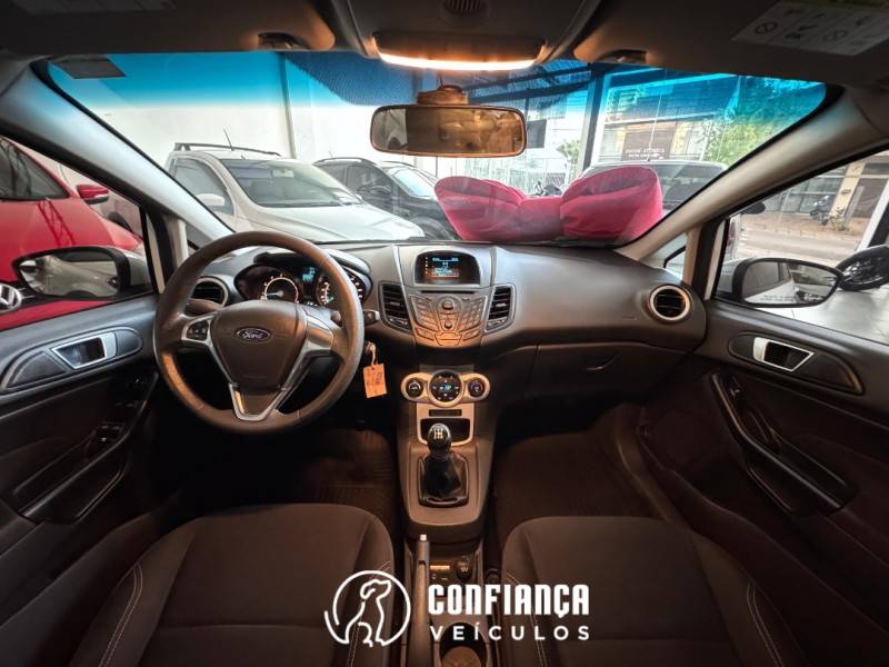FORD - FIESTA - 2014/2015 - Branca - R$ 45.900,00