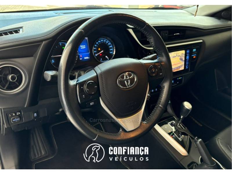 TOYOTA - COROLLA - 2018/2019 - Preta - R$ 115.900,00