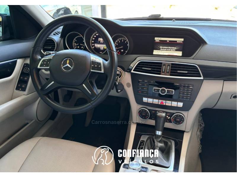 MERCEDES-BENZ - C 180 - 2013/2014 - Preta - R$ 79.900,00