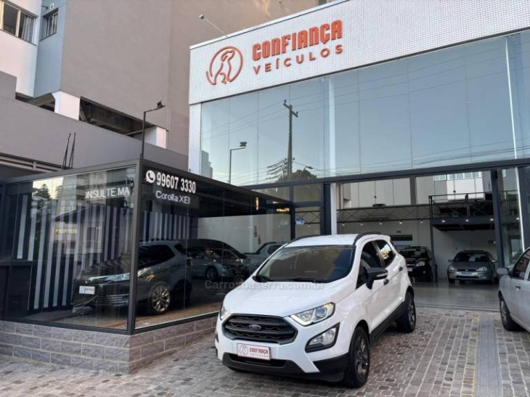 FORD - ECOSPORT - 2017/2018 - Prata - R$ 72.900,00