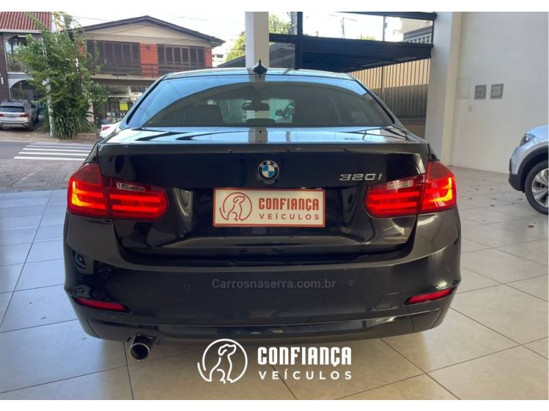 BMW - 320I - 2013/2014 - Preta - R$ 98.900,00