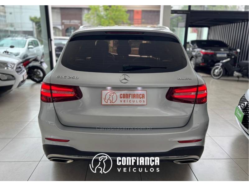 MERCEDES-BENZ - GLC 250 - 2016/2017 - Prata - R$ 209.900,00