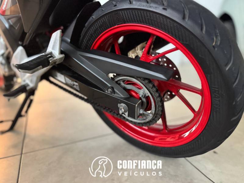 HONDA - CB 250F TWISTER - 2017/2018 - Prata - R$ 18.900,00