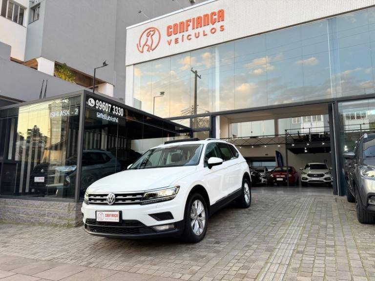 VOLKSWAGEN - TIGUAN - 2018/2019 - Branca - R$ 119.900,00