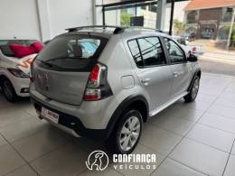 RENAULT - SANDERO - 2013/2014 - Prata - R$ 44.900,00