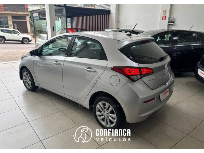 HYUNDAI - HB20S - 2019/2019 - Prata - R$ 60.900,00