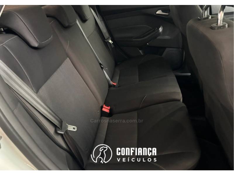 FORD - FOCUS - 2015/2016 - Branca - R$ 59.900,00