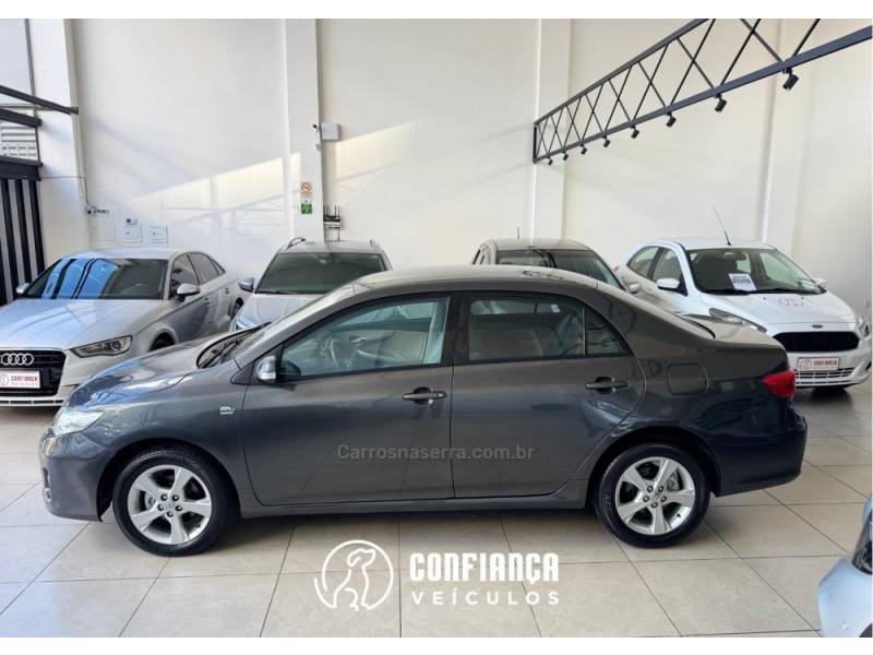 TOYOTA - COROLLA - 2011/2012 - Cinza - R$ 64.900,00