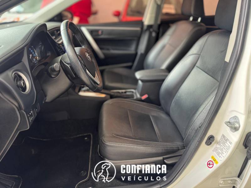 TOYOTA - COROLLA - 2018/2019 - Branca - R$ 108.900,00